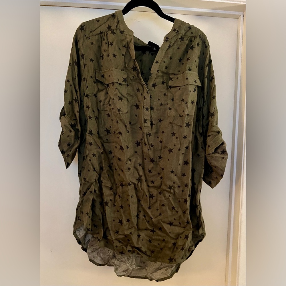 Brand new with tags Torrid shirt in Army green. Size 3.